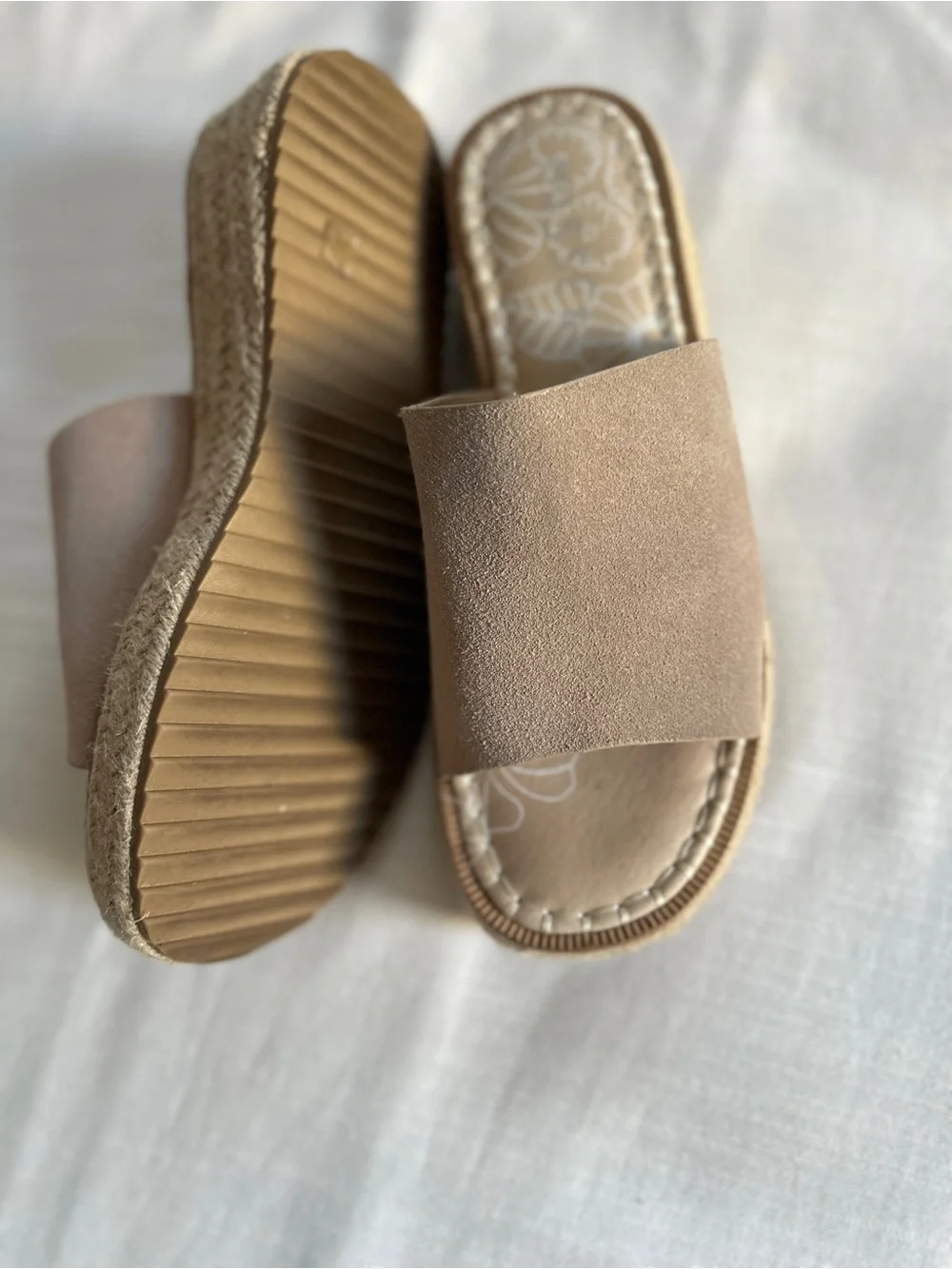 MUSSE & CLOUD Beige Suede Espadrille Platform Slides | 8